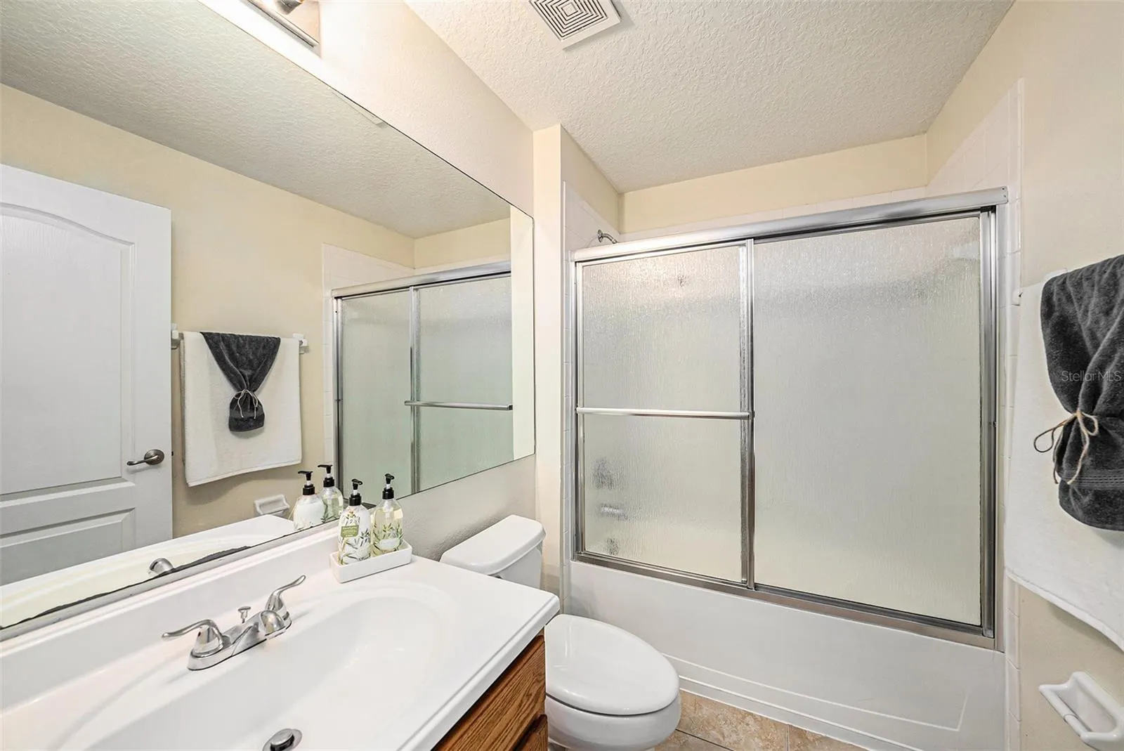 7924 CARRIAGE POINTE DR