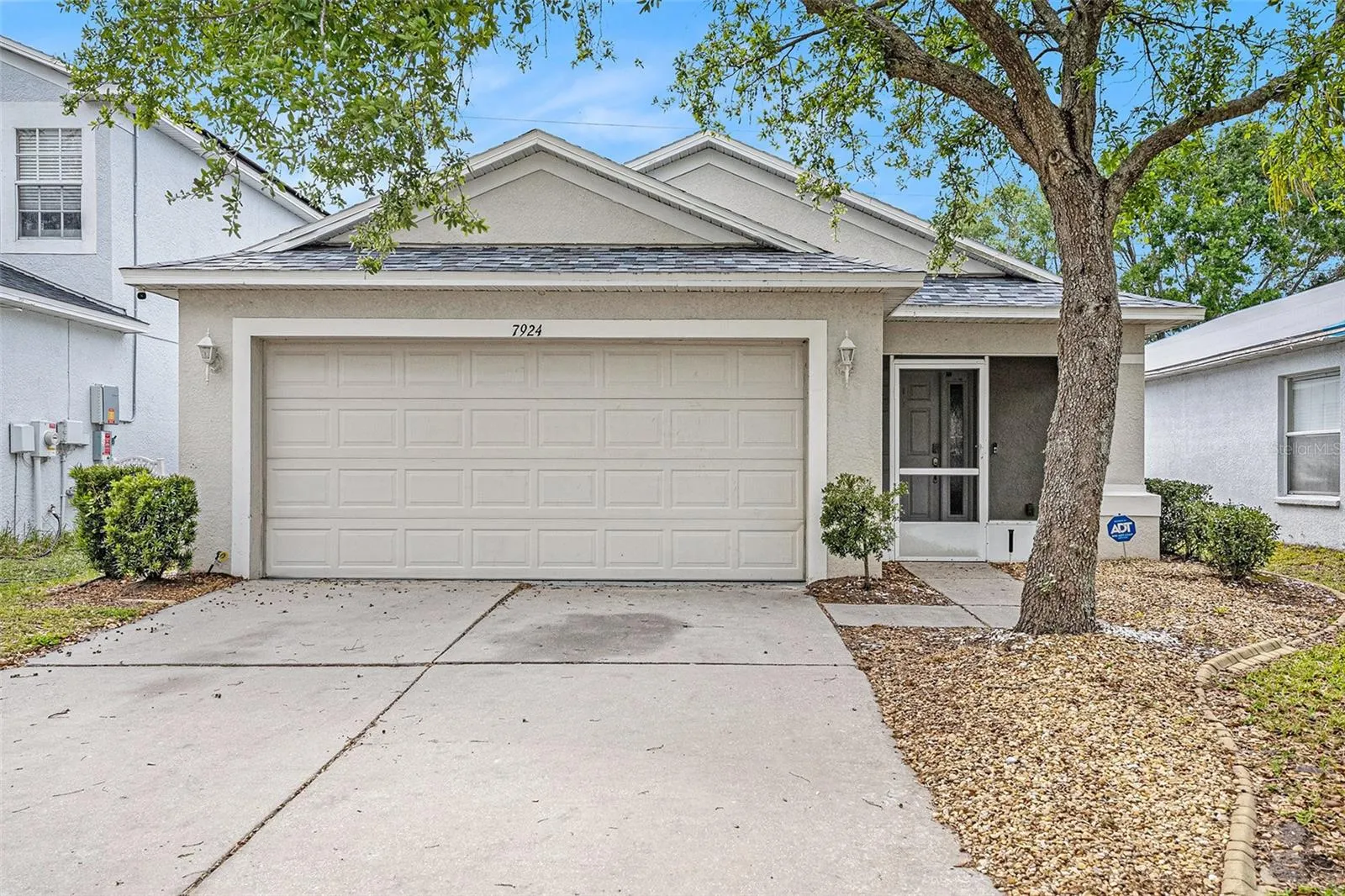 7924 CARRIAGE POINTE DR