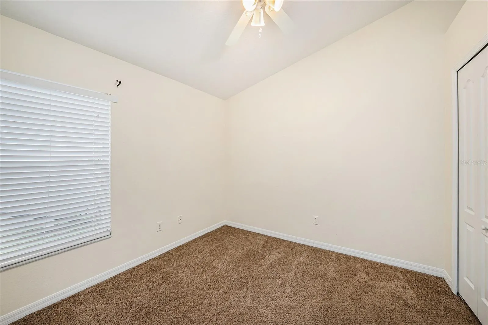 7924 CARRIAGE POINTE DR