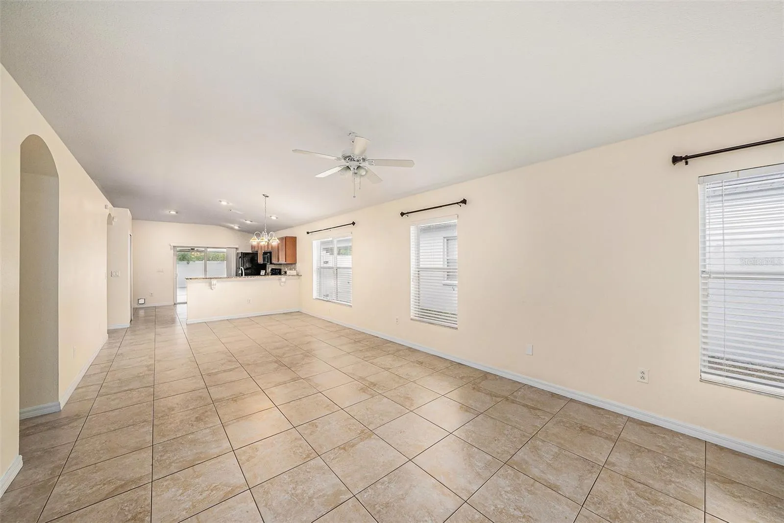 7924 CARRIAGE POINTE DR