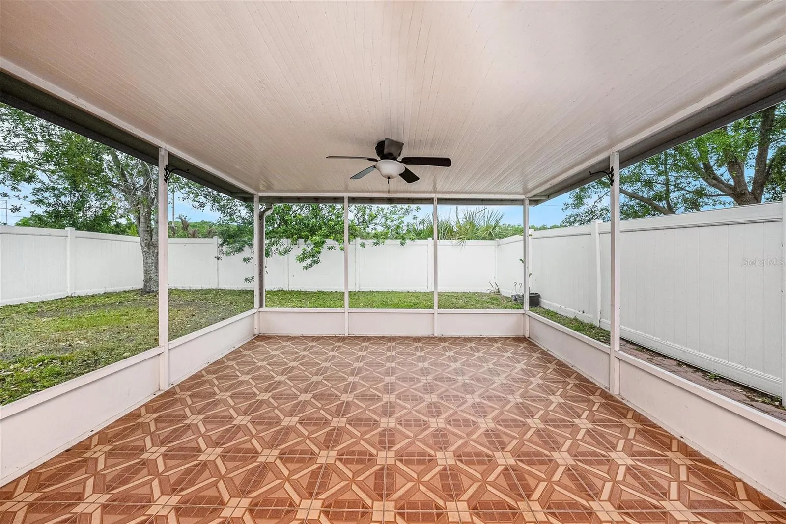 7924 CARRIAGE POINTE DR