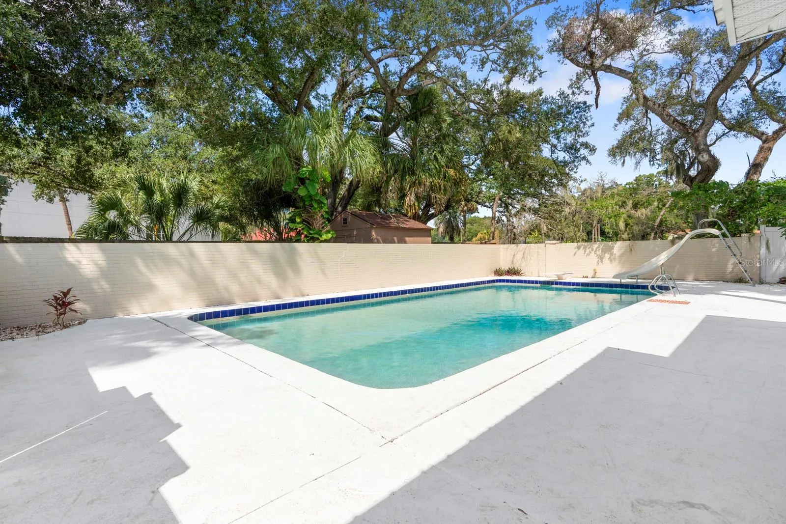 4631 W SUNSET BLVD