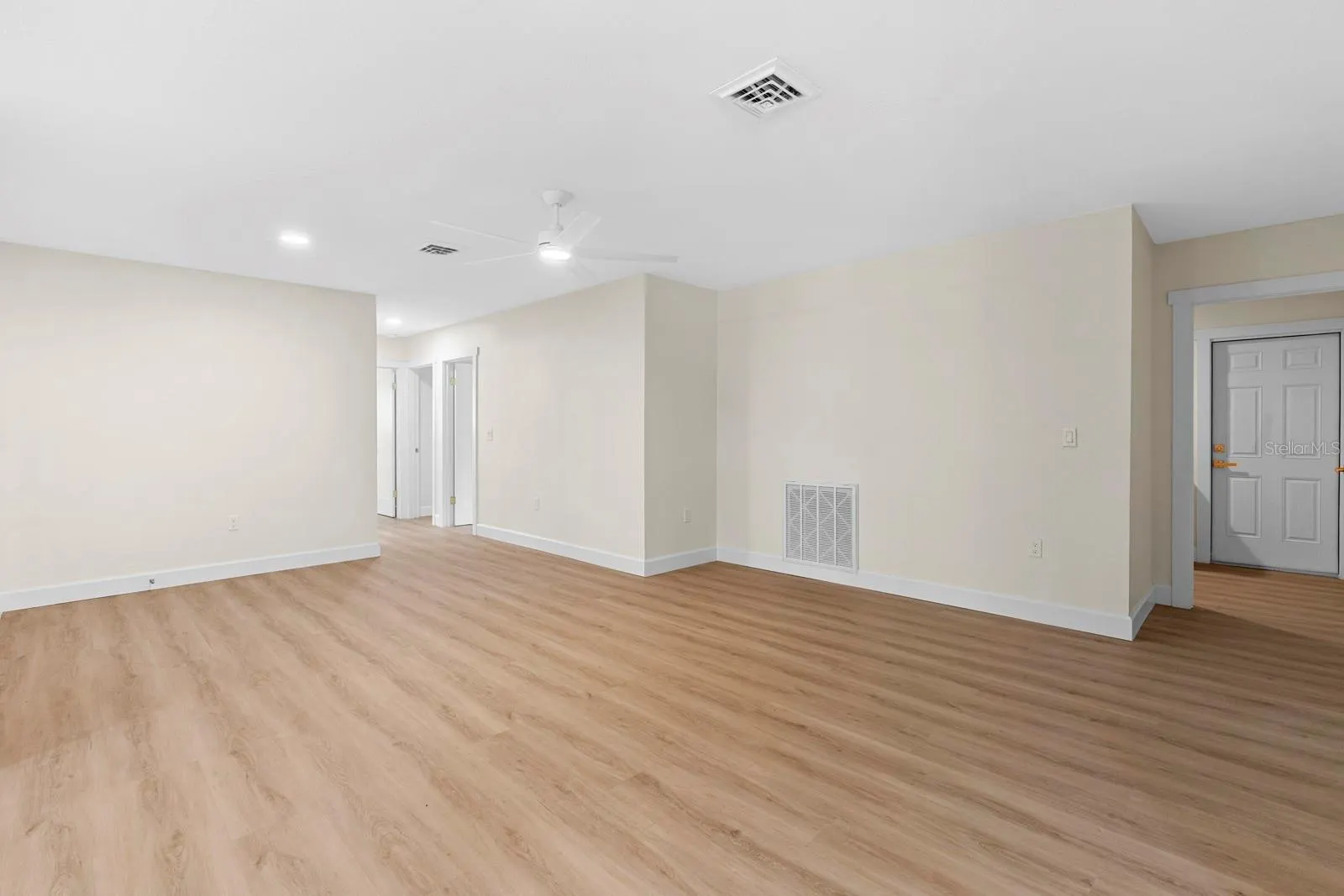 4631 W SUNSET BLVD