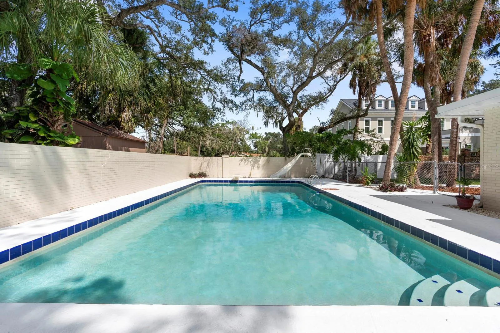 4631 W SUNSET BLVD