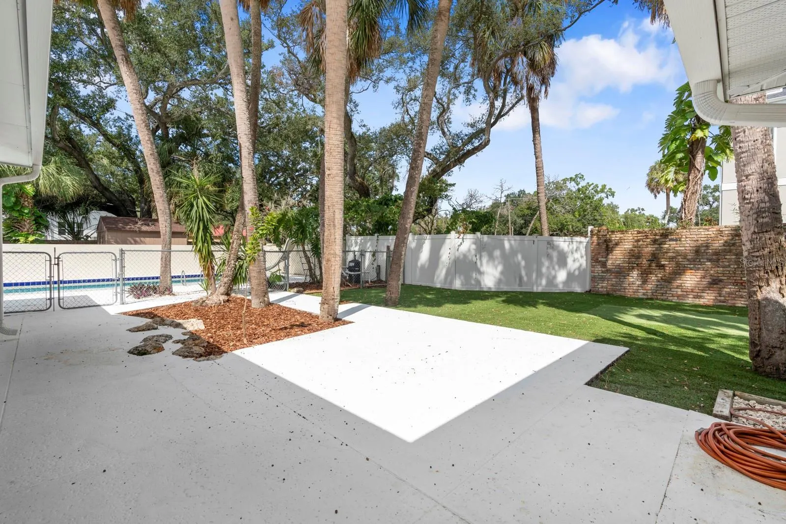 4631 W SUNSET BLVD