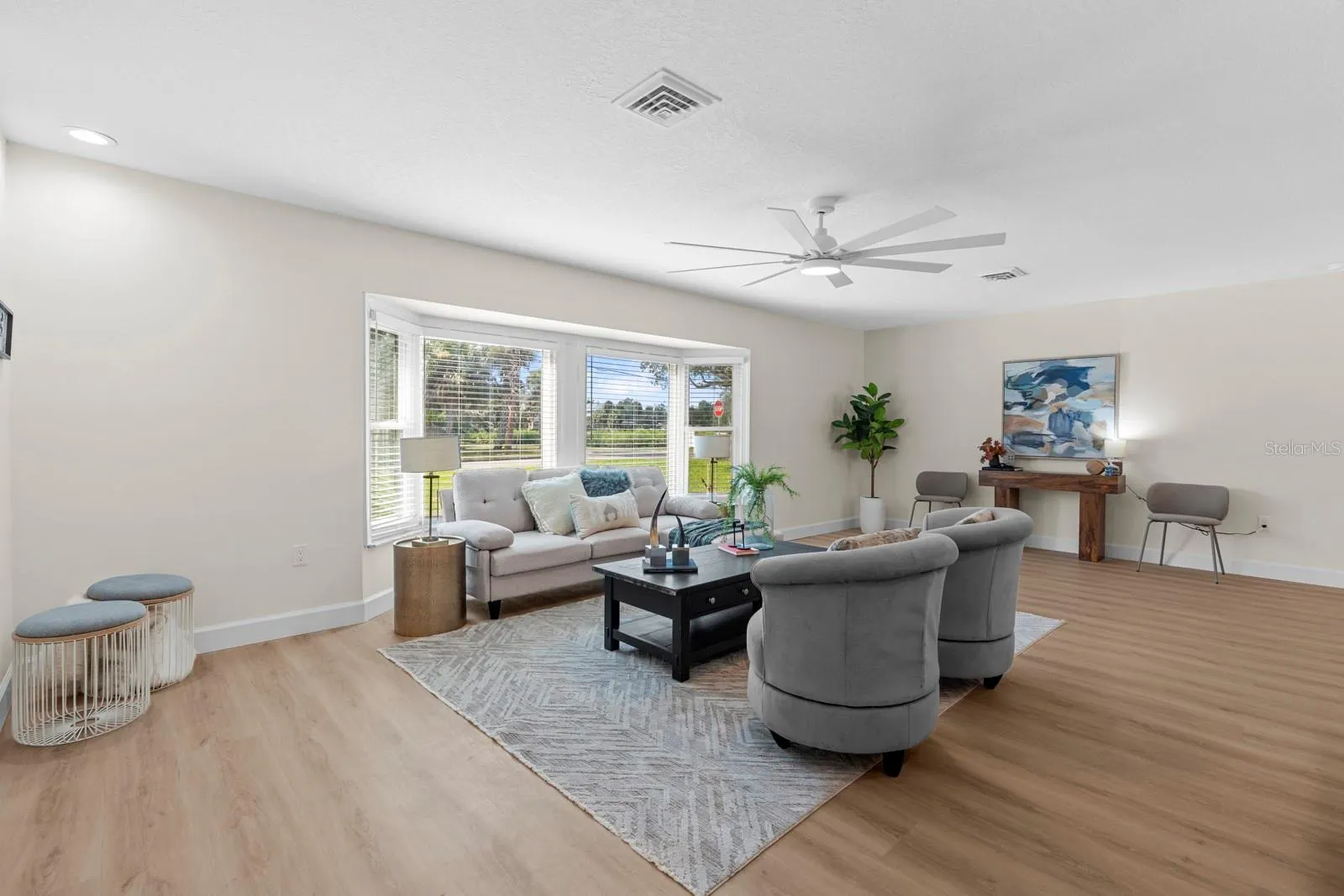 4631 W SUNSET BLVD