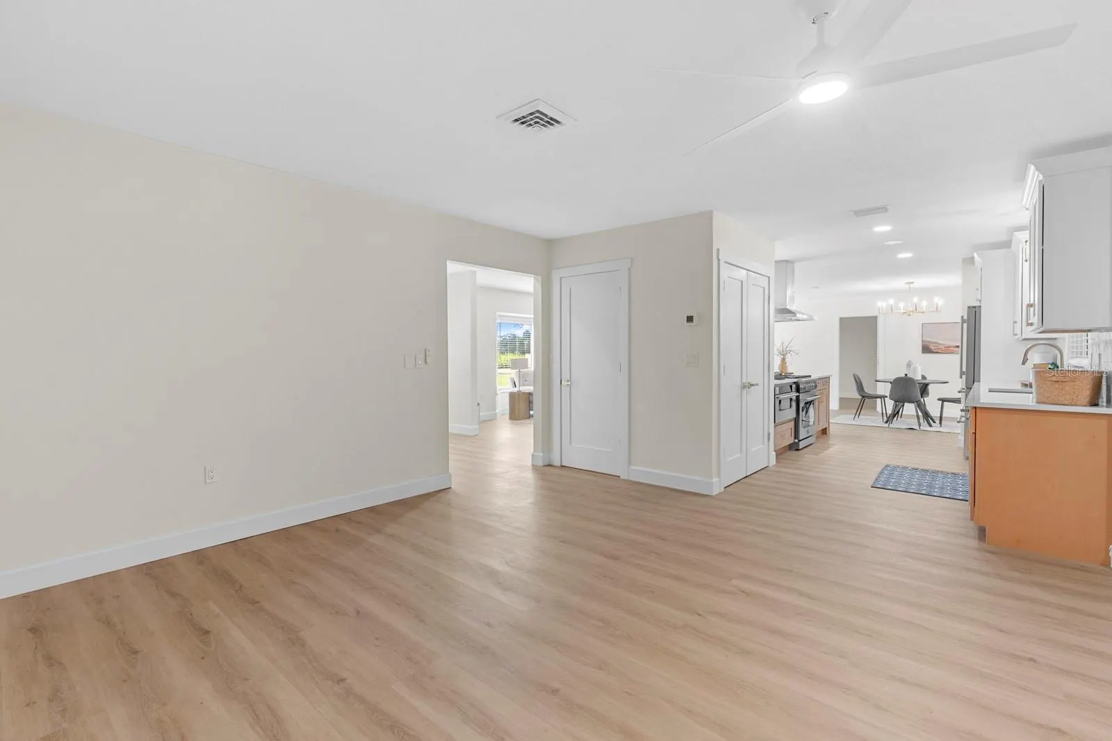 4631 W SUNSET BLVD
