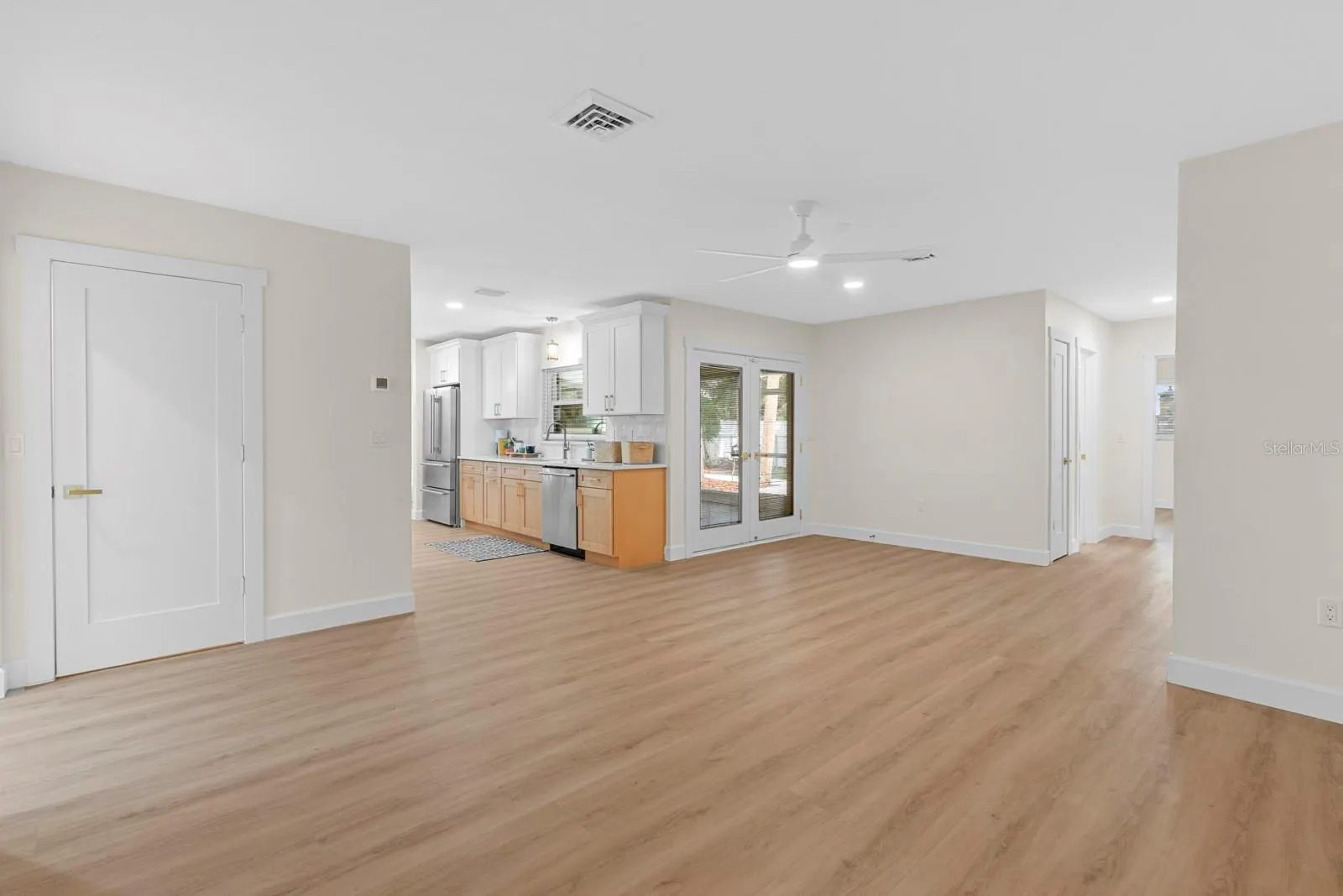 4631 W SUNSET BLVD