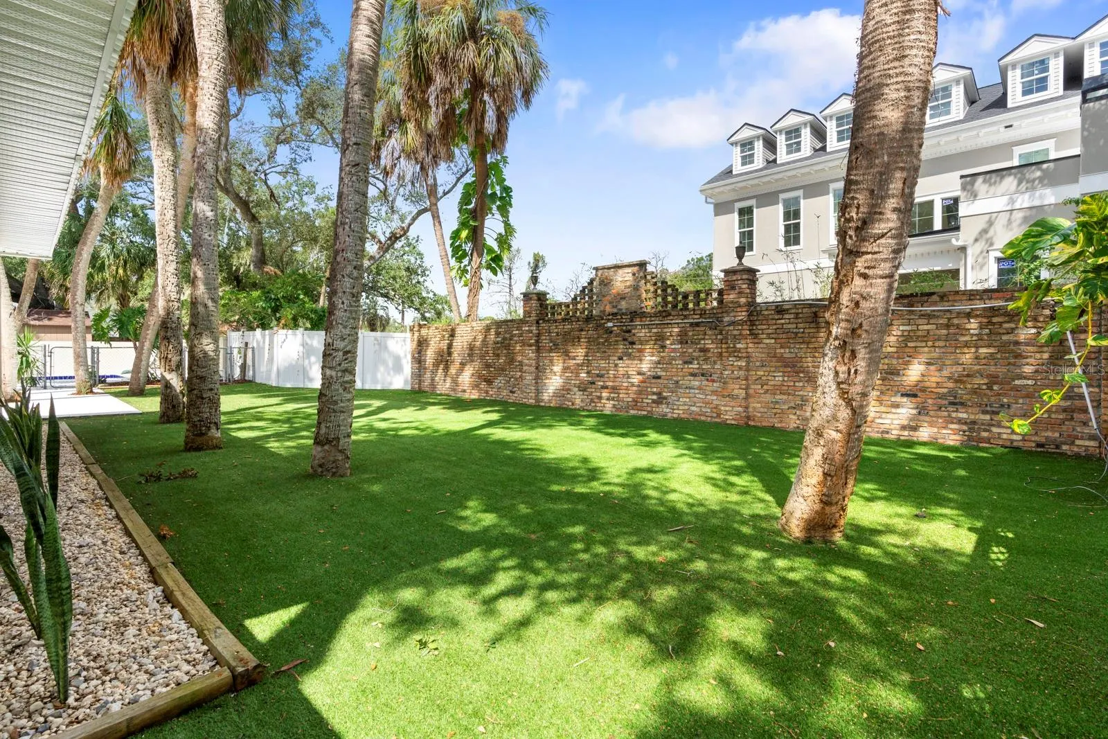 4631 W SUNSET BLVD