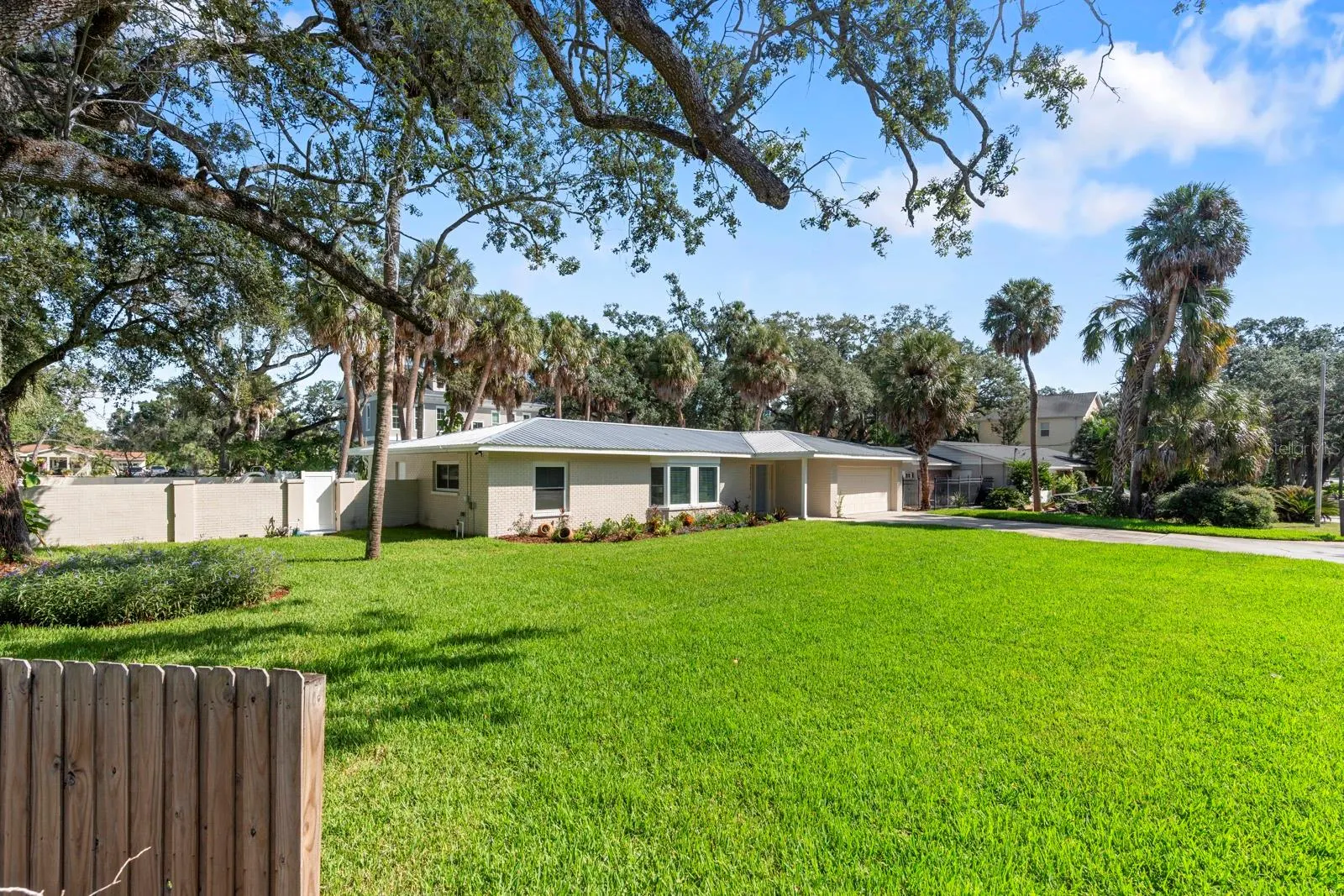 4631 W SUNSET BLVD