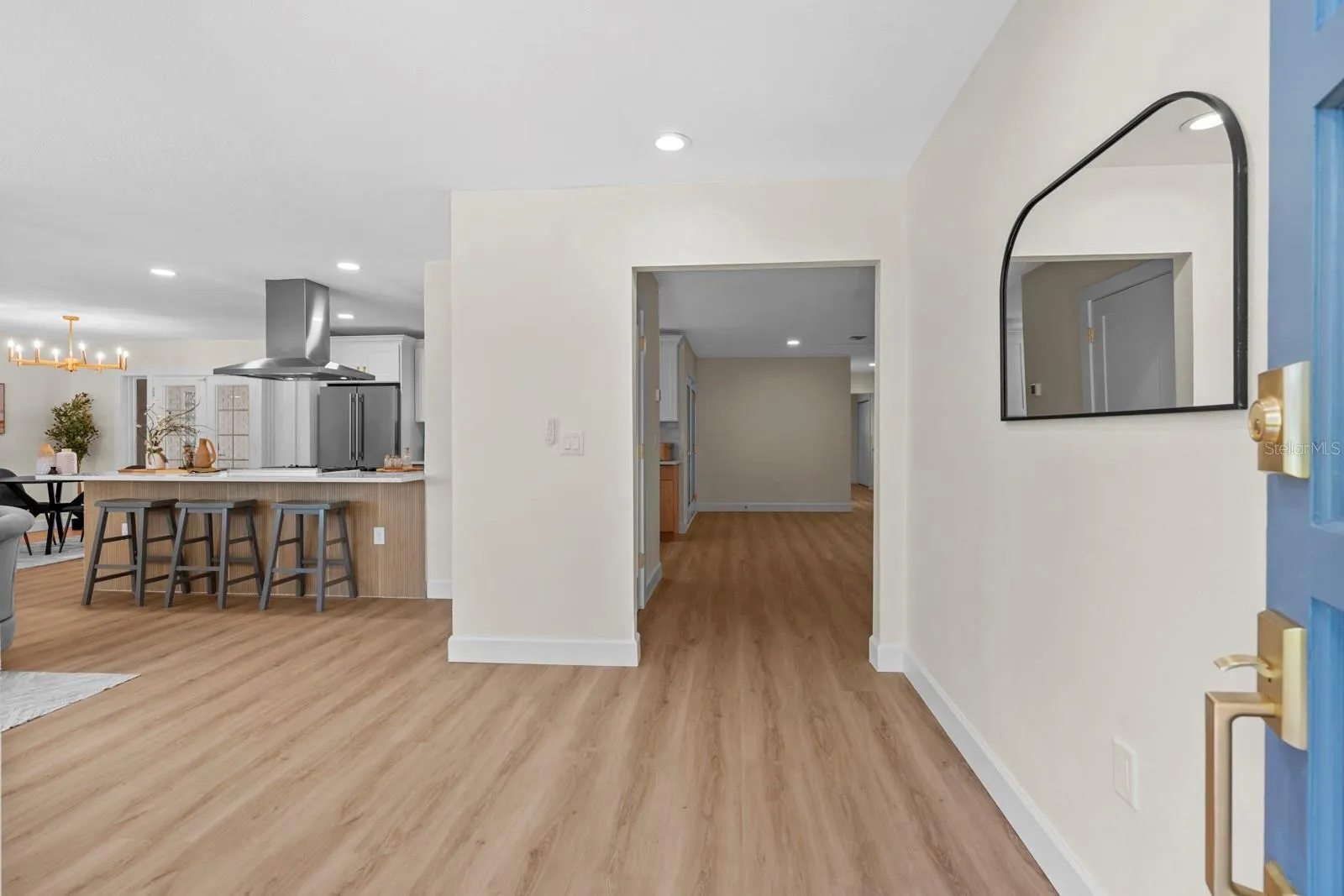 4631 W SUNSET BLVD