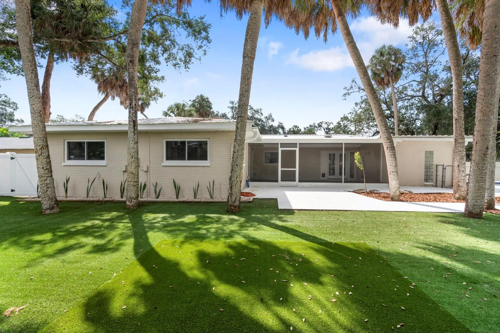 4631 W SUNSET BLVD