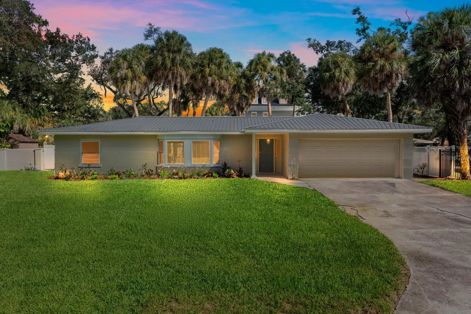 4631 W SUNSET BLVD