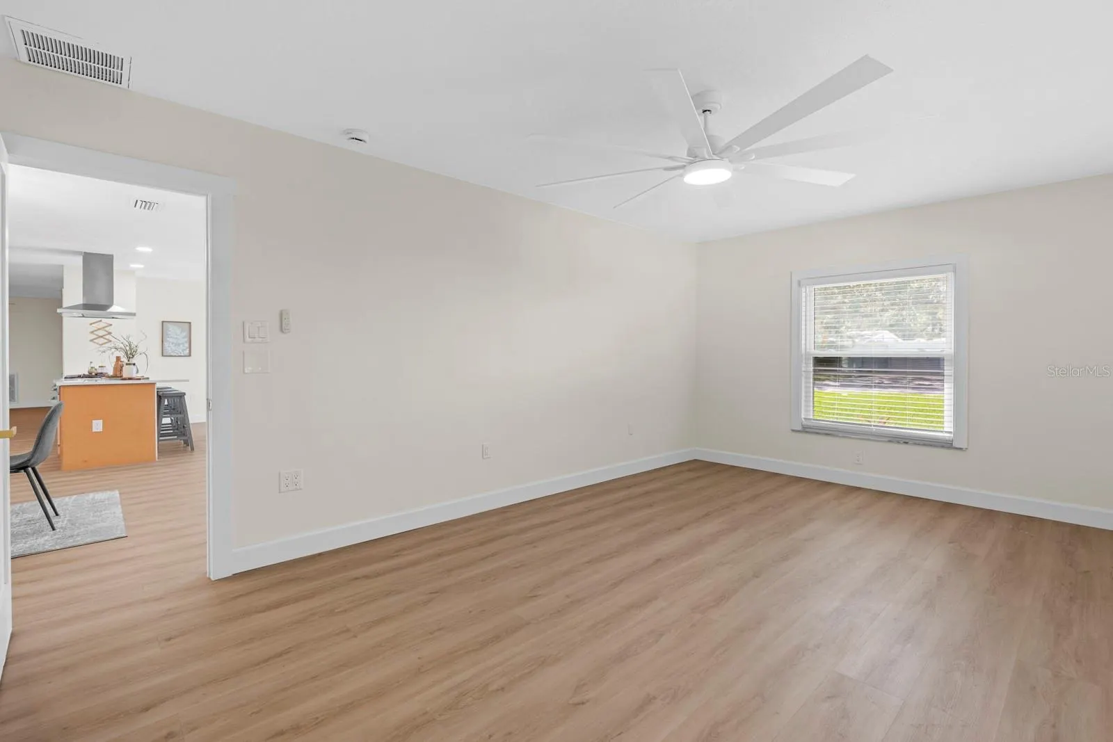 4631 W SUNSET BLVD