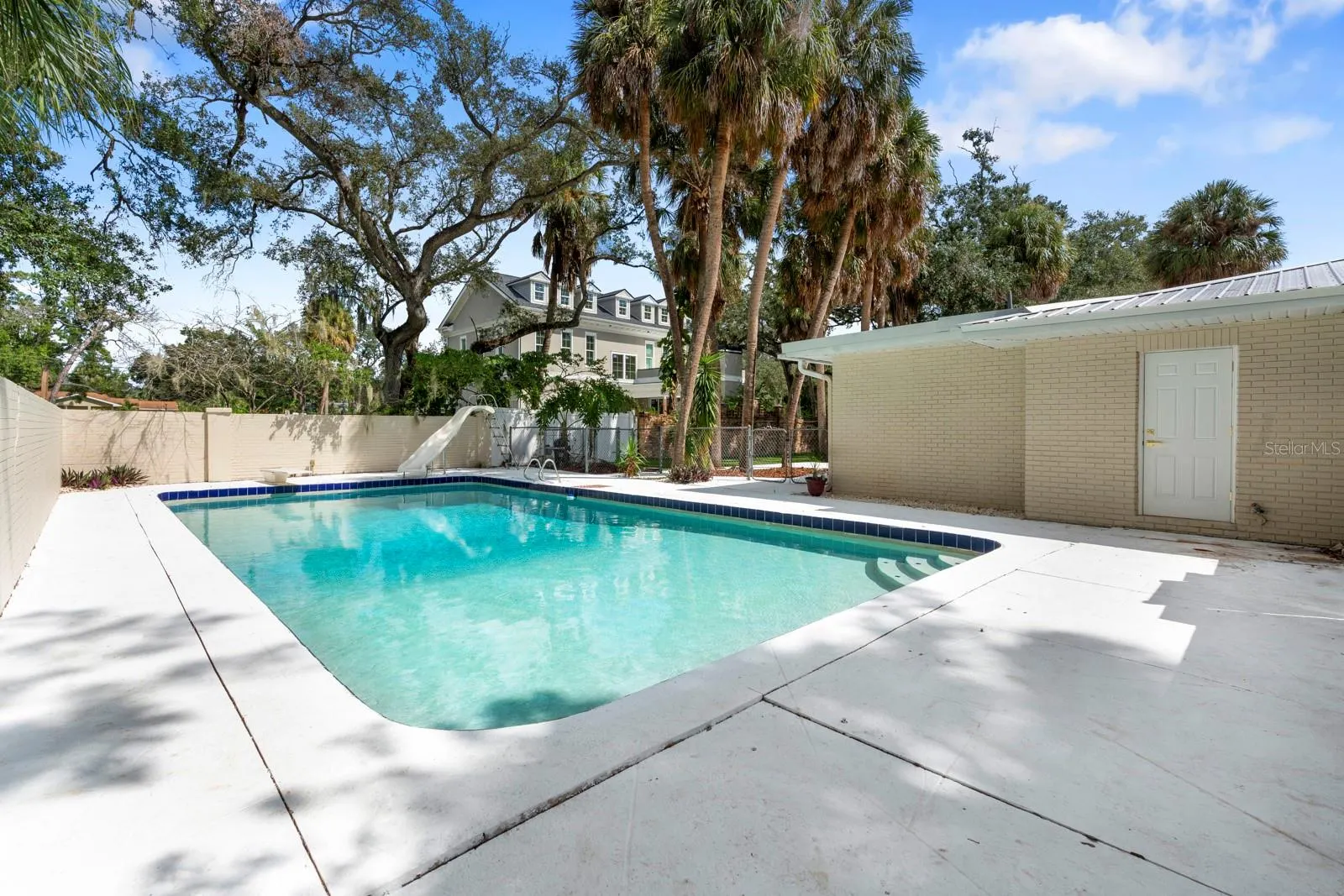 4631 W SUNSET BLVD