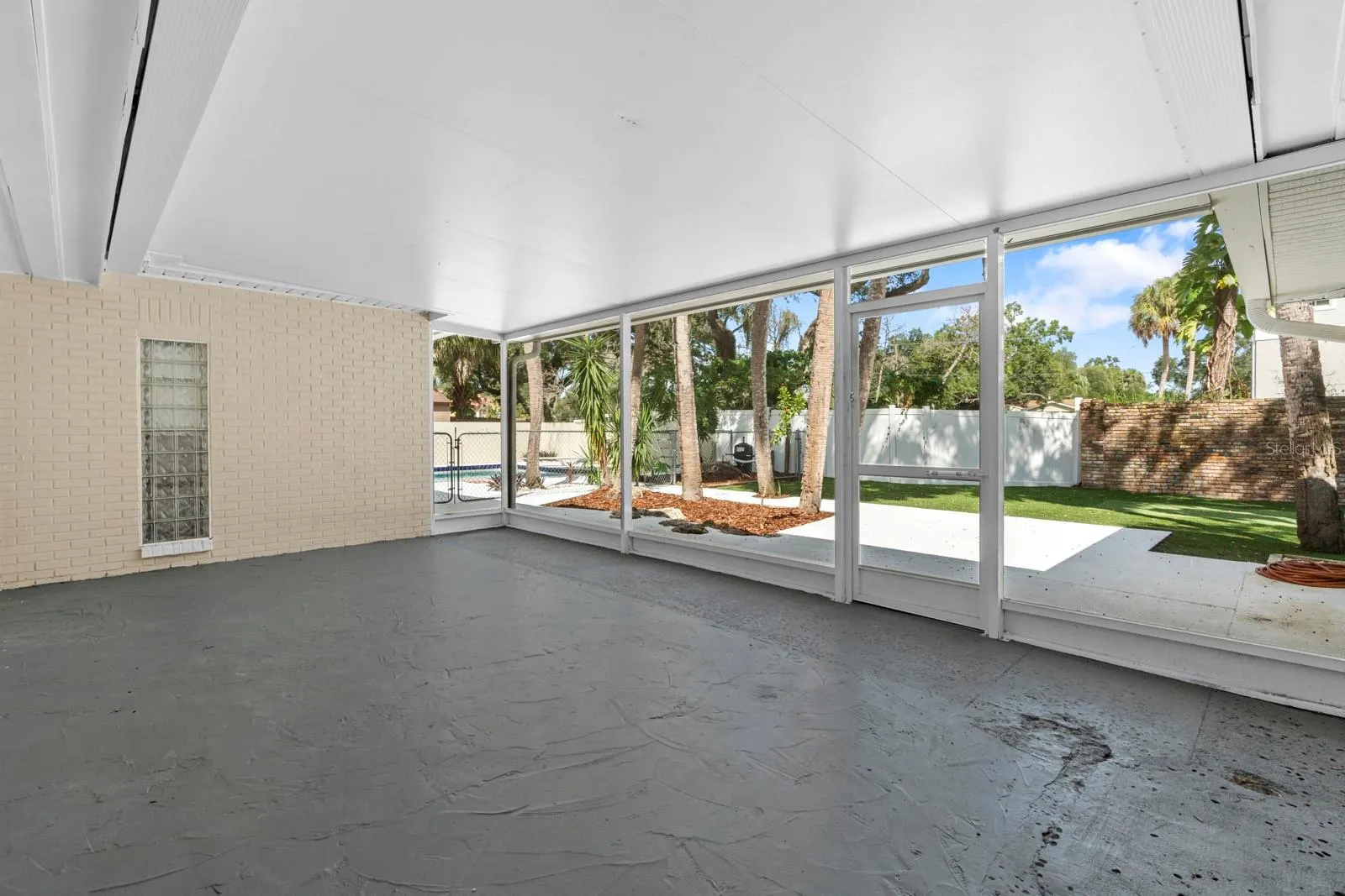 4631 W SUNSET BLVD