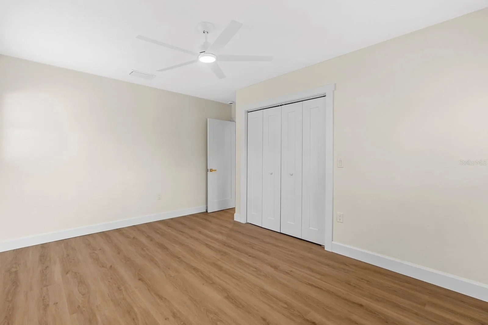 4631 W SUNSET BLVD