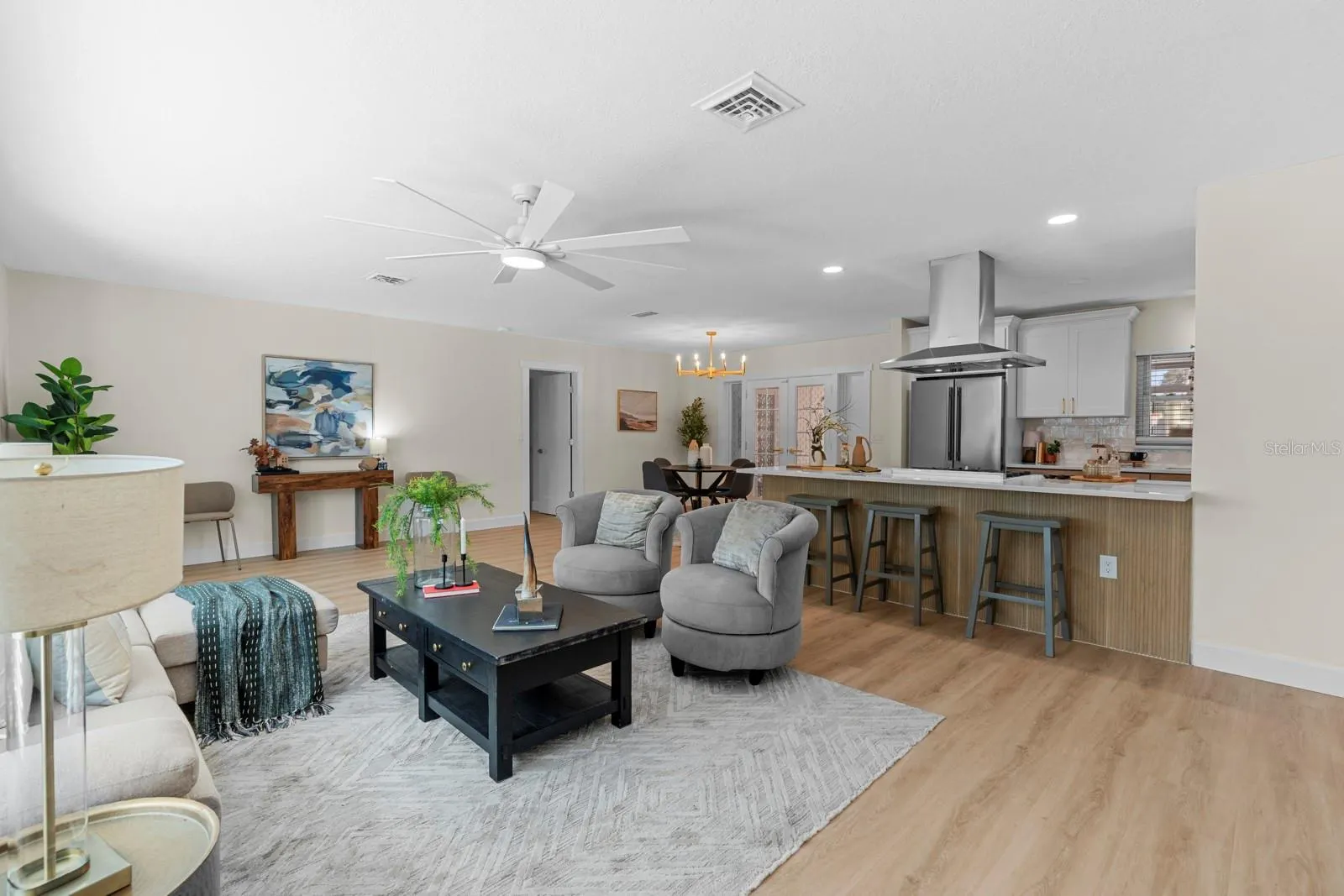 4631 W SUNSET BLVD