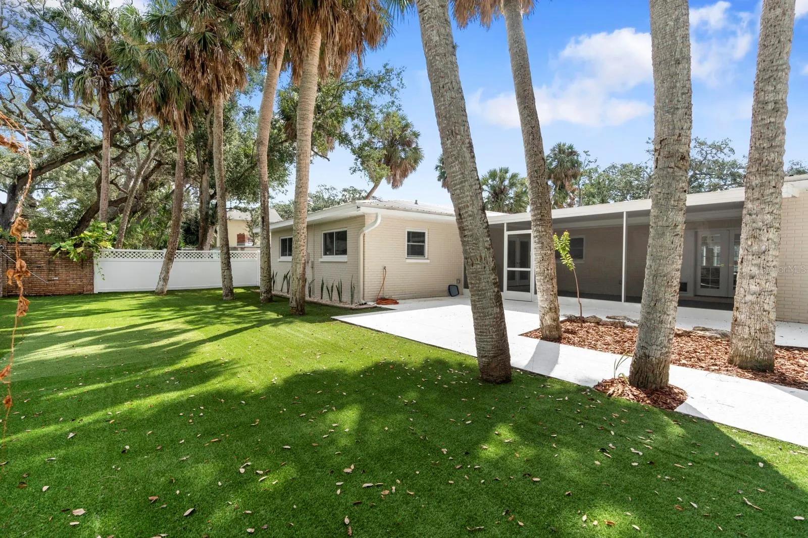 4631 W SUNSET BLVD