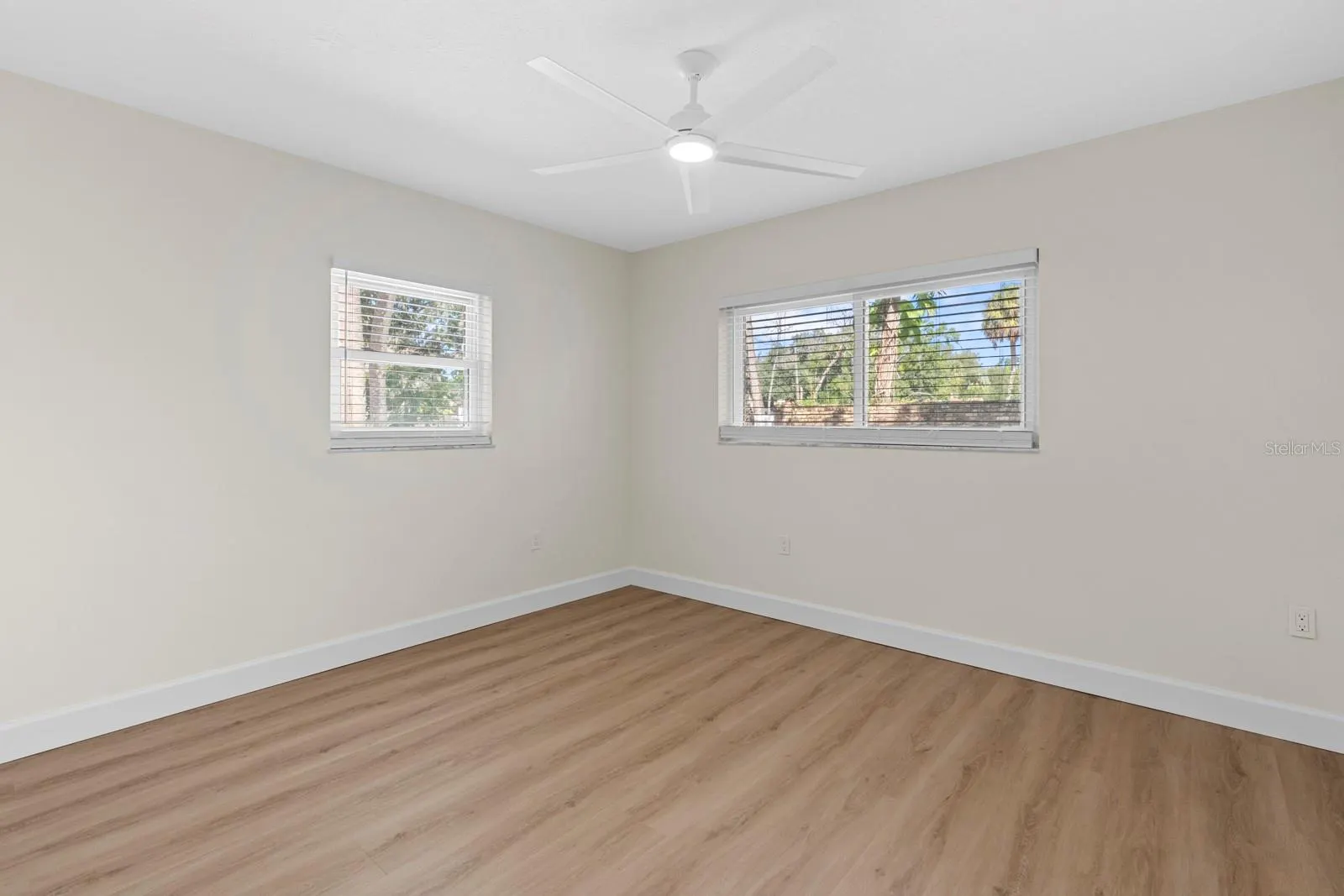 4631 W SUNSET BLVD