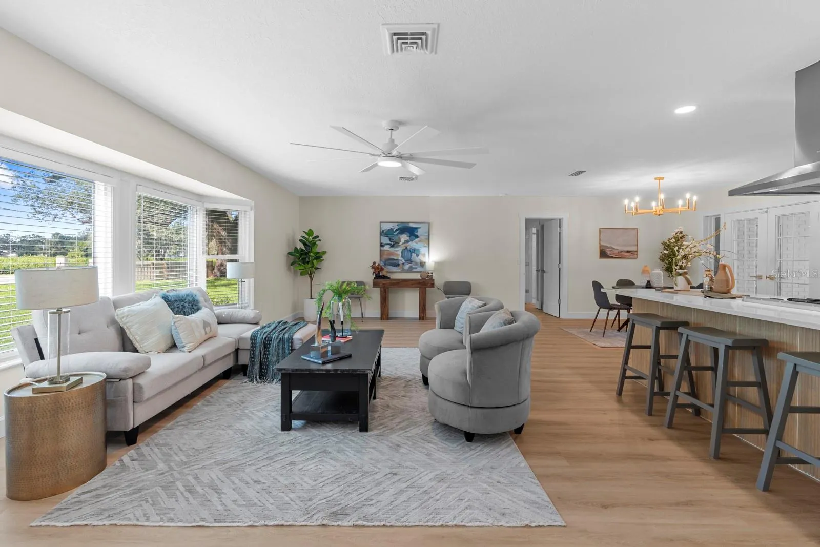 4631 W SUNSET BLVD