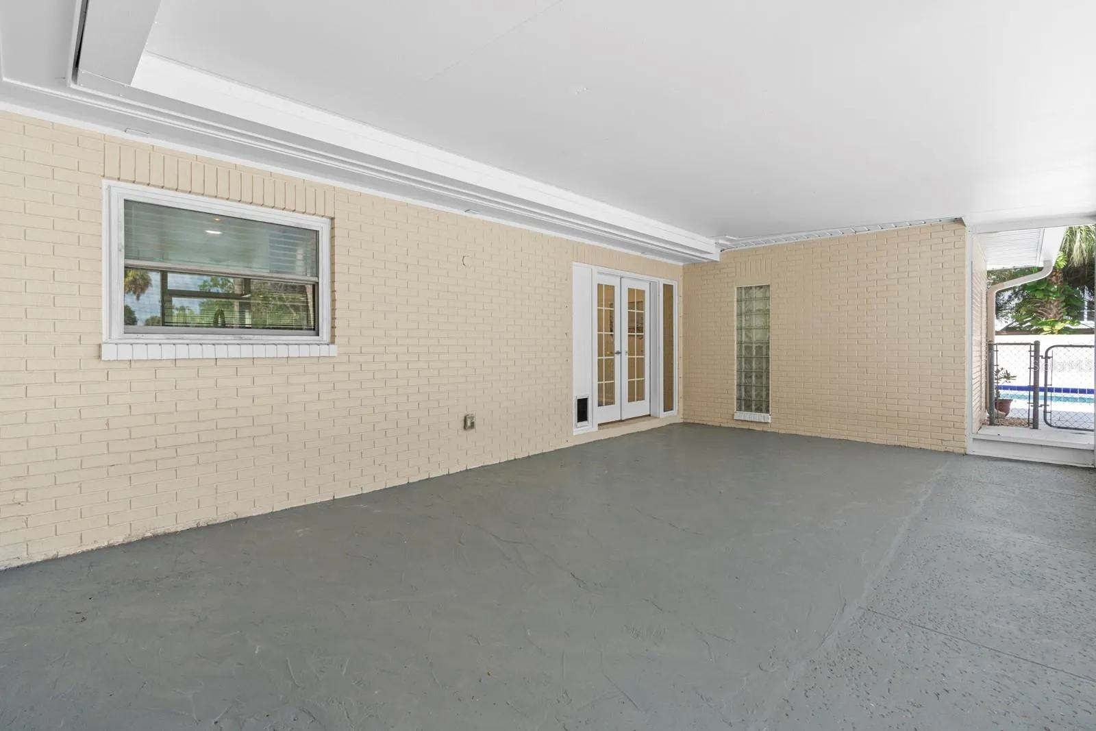 4631 W SUNSET BLVD