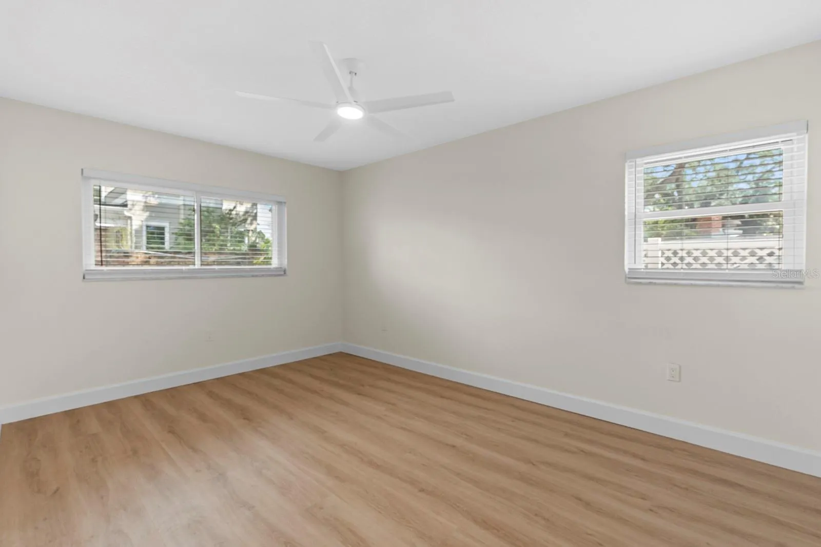 4631 W SUNSET BLVD