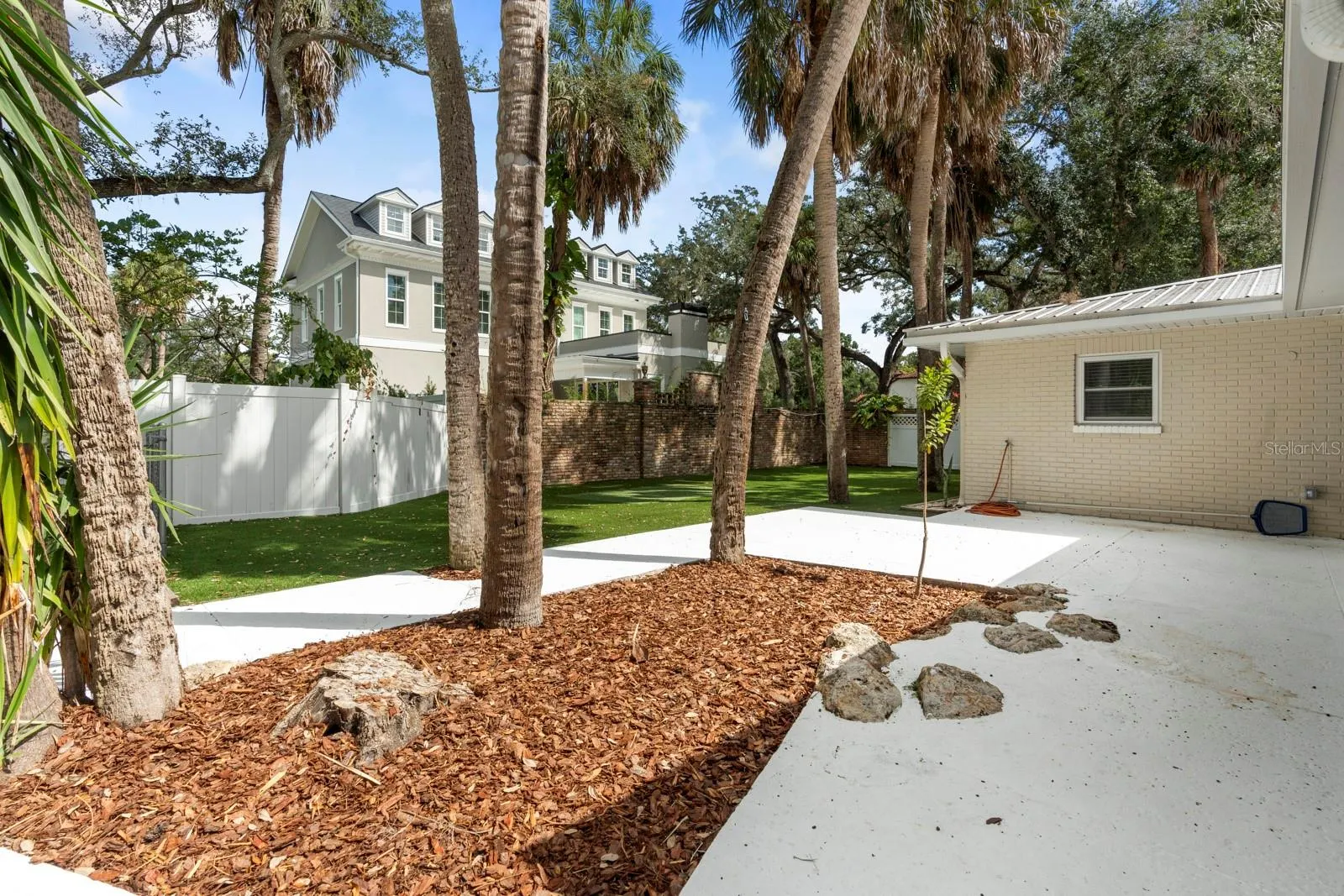 4631 W SUNSET BLVD