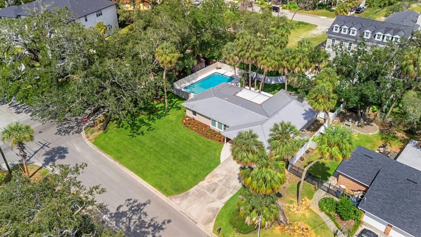 4631 W SUNSET BLVD