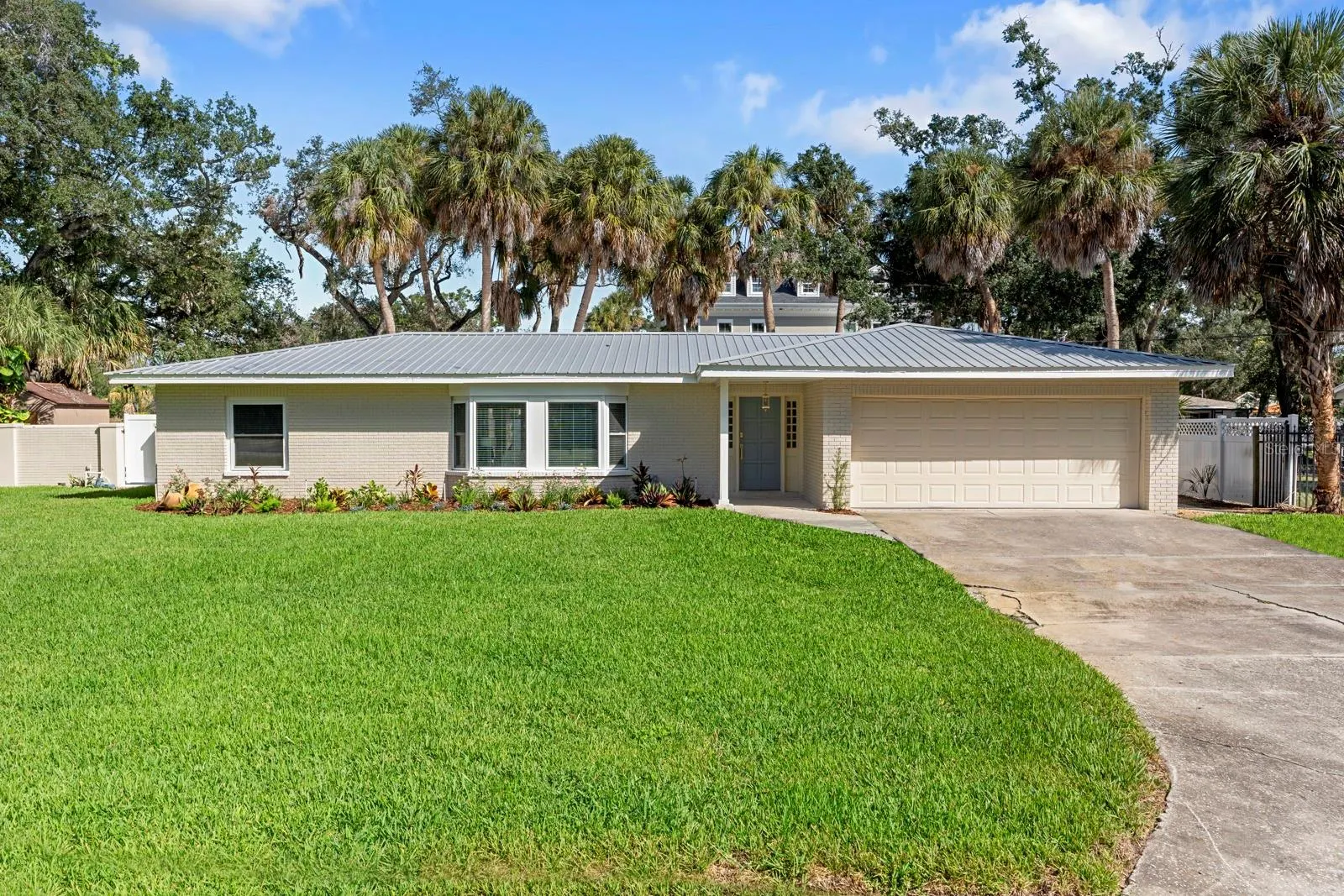 4631 W SUNSET BLVD