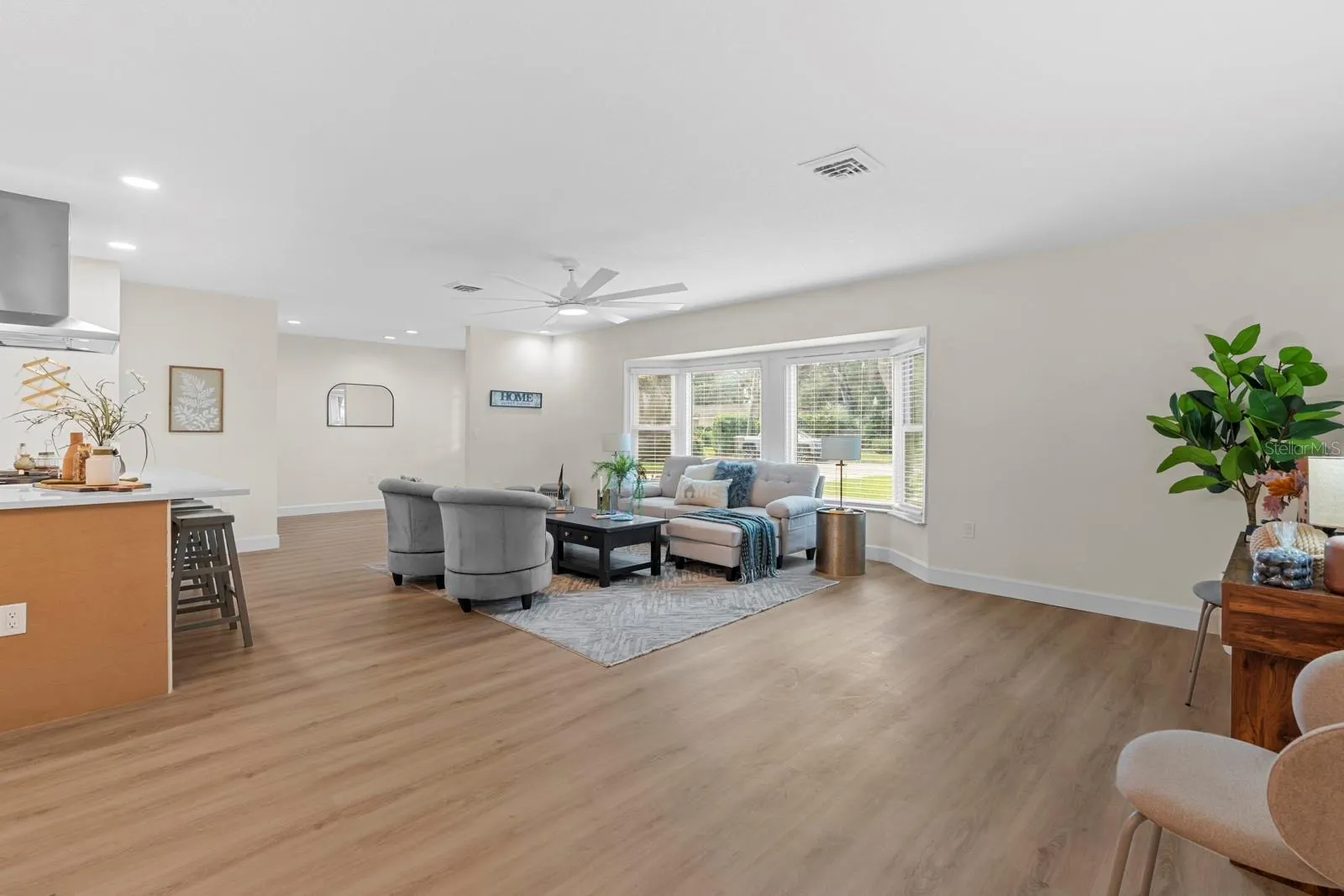 4631 W SUNSET BLVD