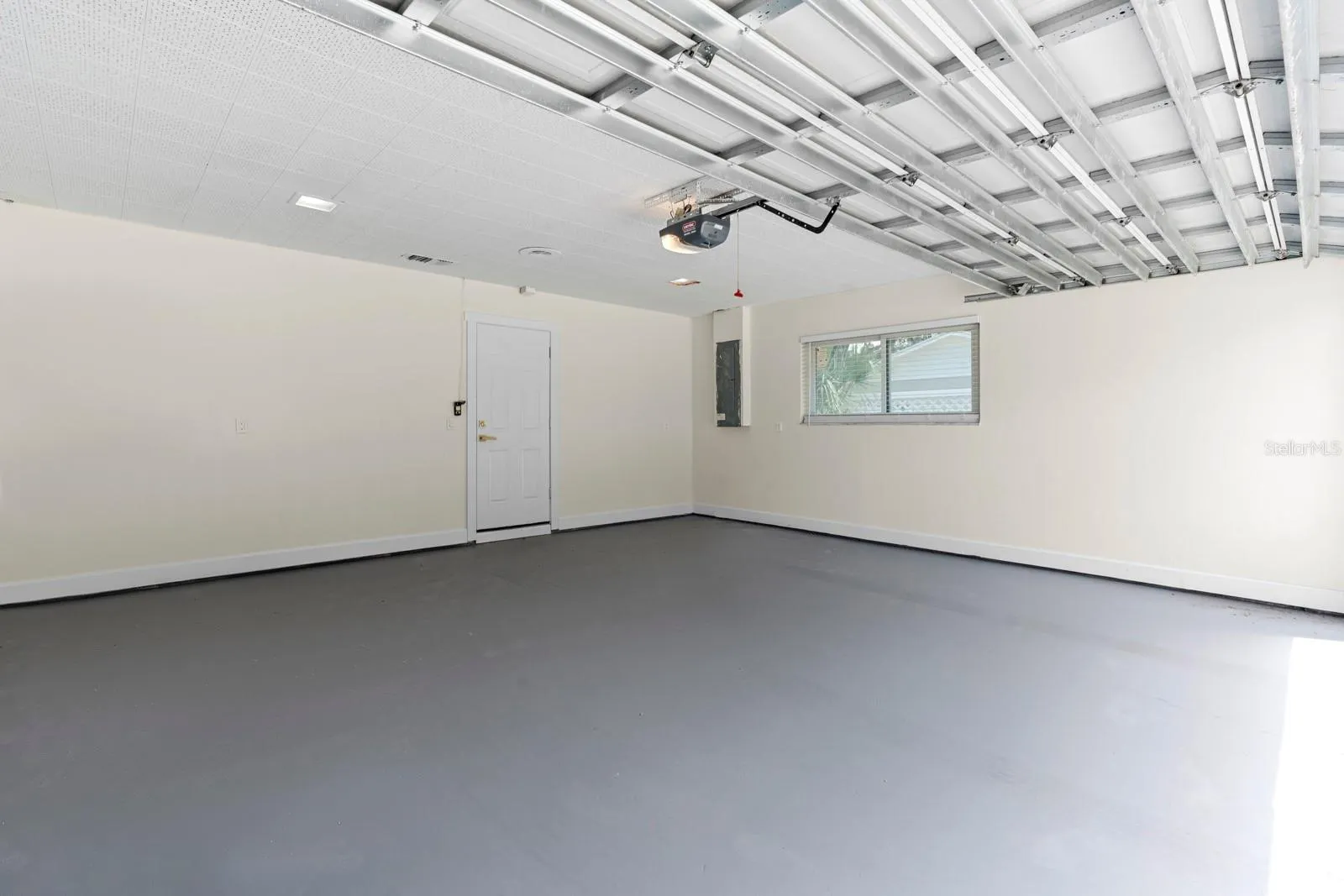 4631 W SUNSET BLVD