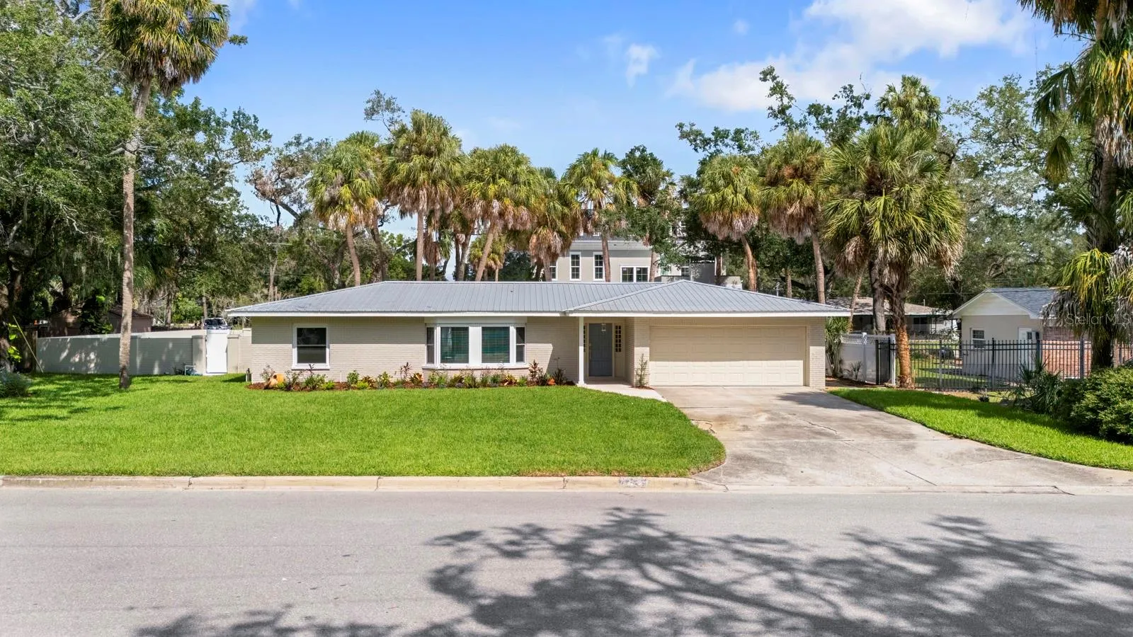 4631 W SUNSET BLVD