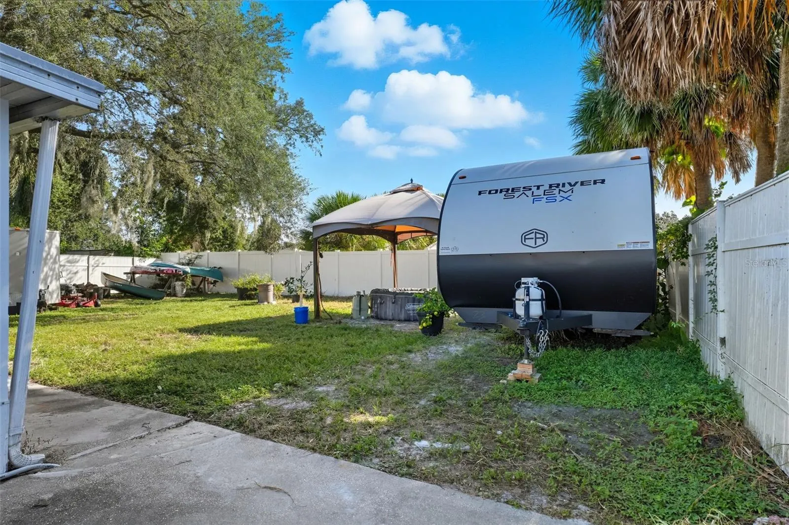 7923 WOODVINE CIR