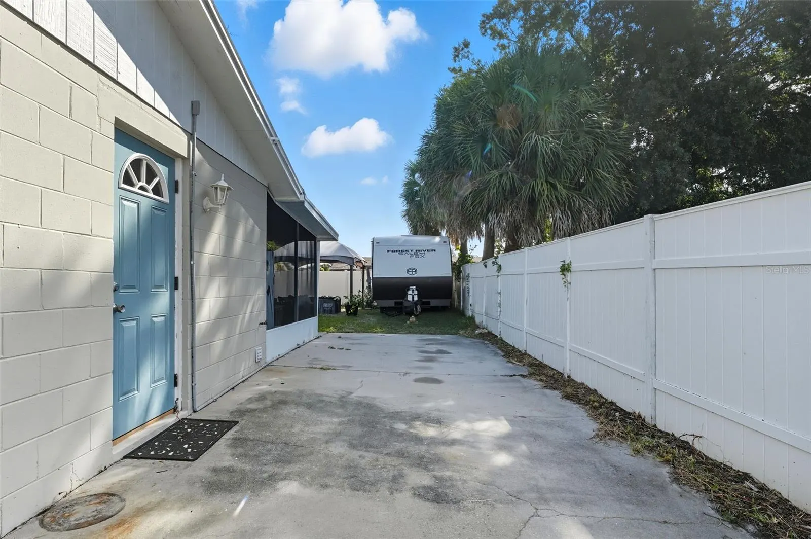 7923 WOODVINE CIR