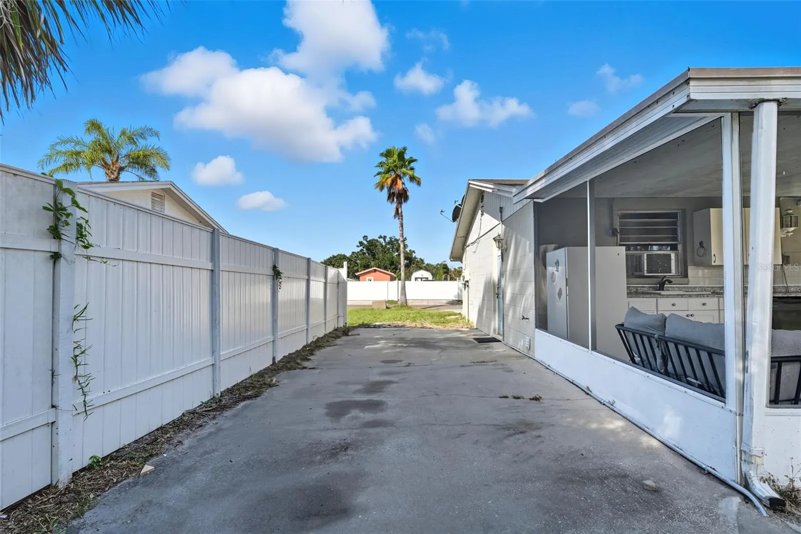 7923 WOODVINE CIR