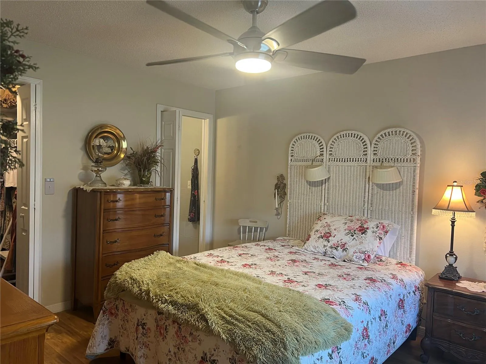 2104 HEREFORD DR #2104, #2104