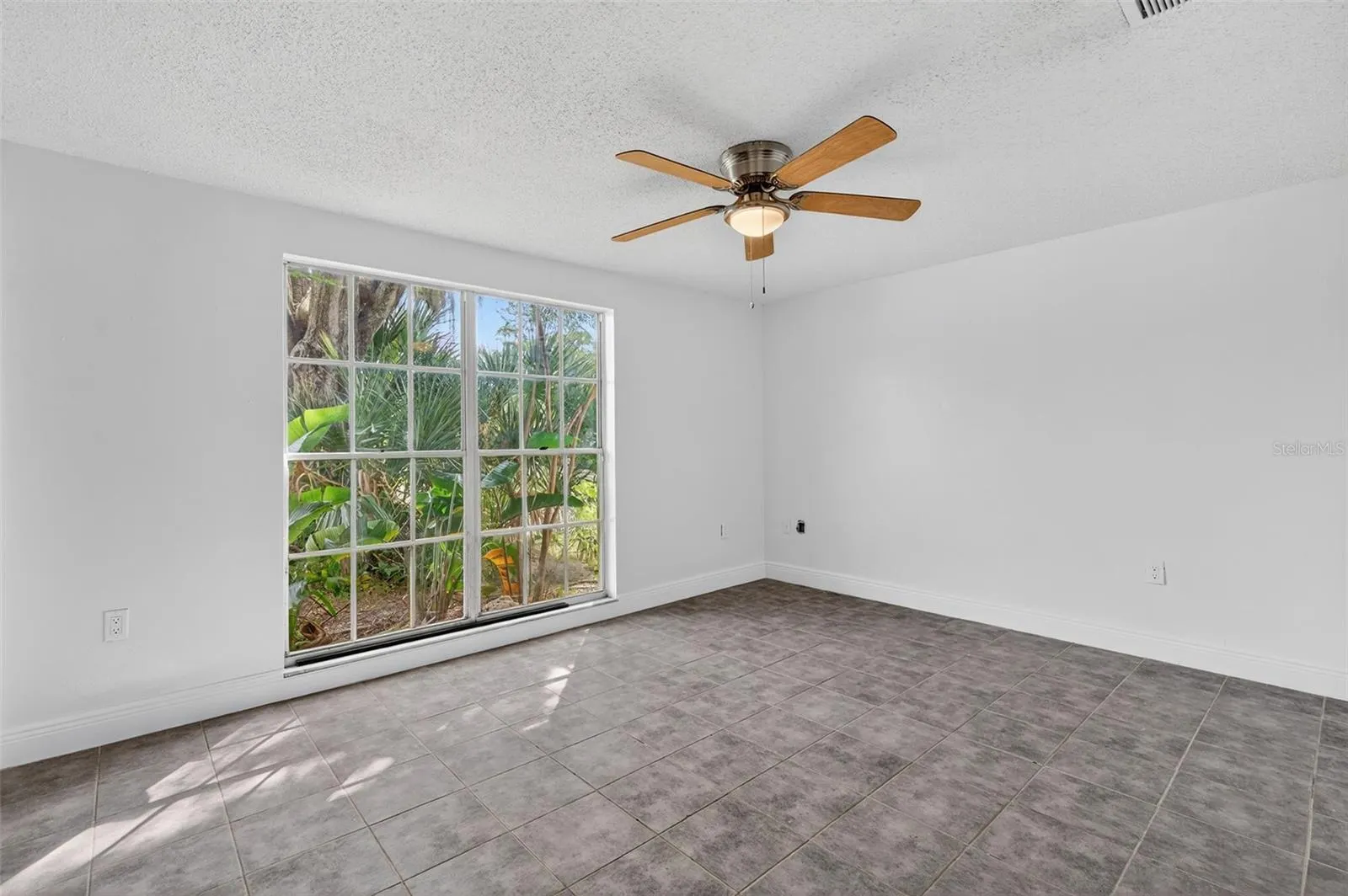 12111 CAMP CREEK LN