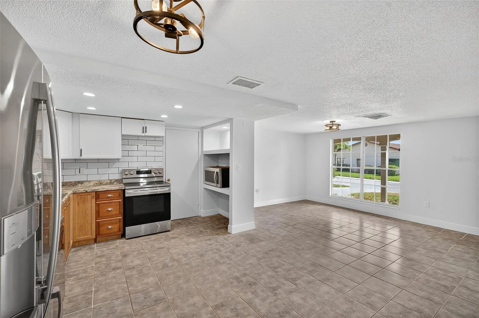 12111 CAMP CREEK LN
