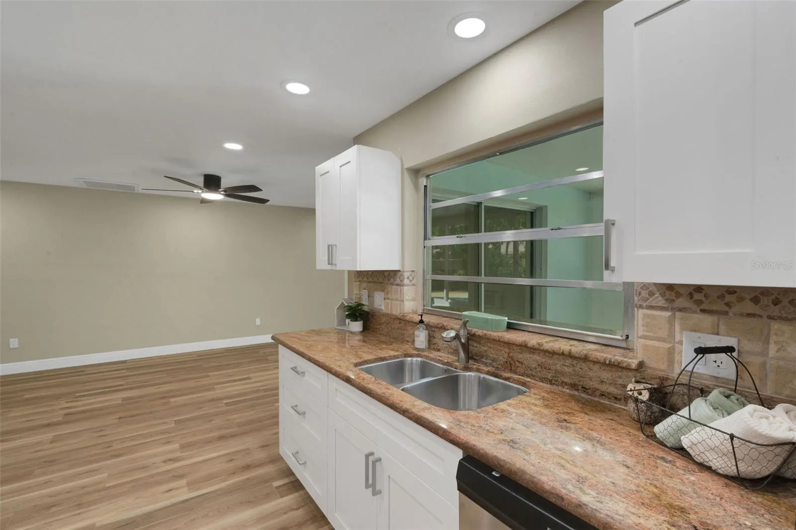 2168 WATERSIDE DR