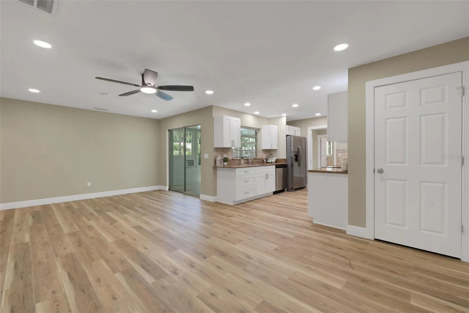 2168 WATERSIDE DR
