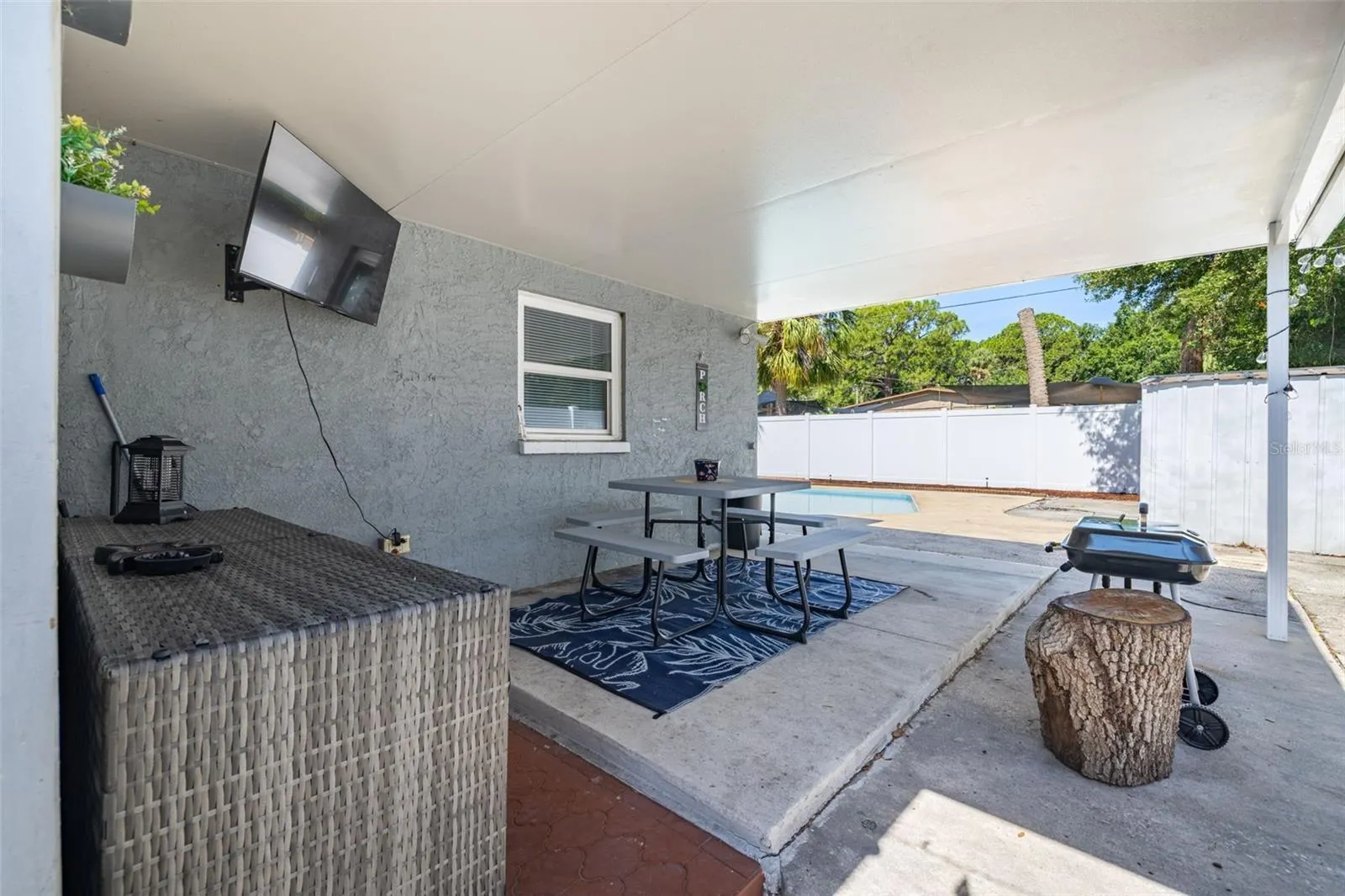 5616 HALIFAX DR