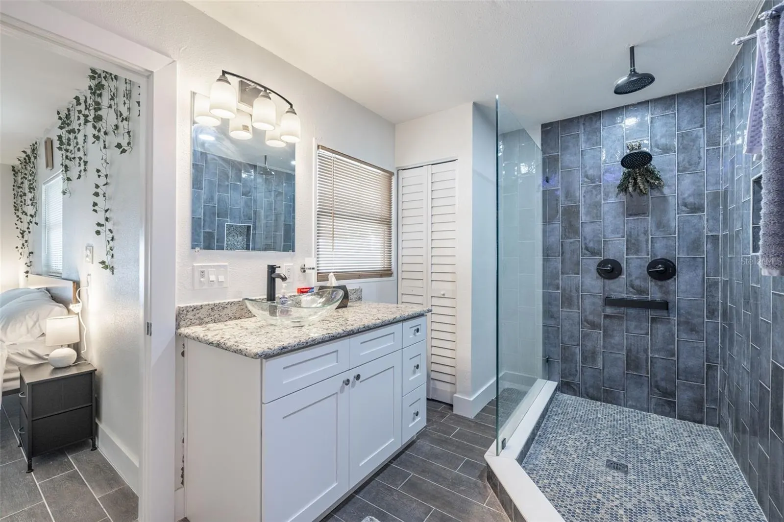 5616 HALIFAX DR