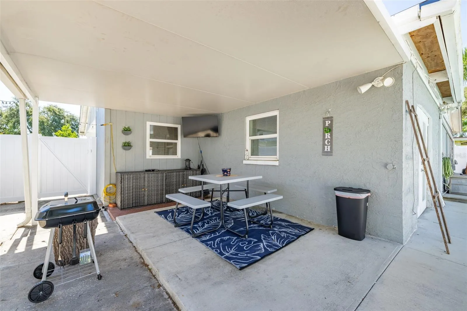 5616 HALIFAX DR