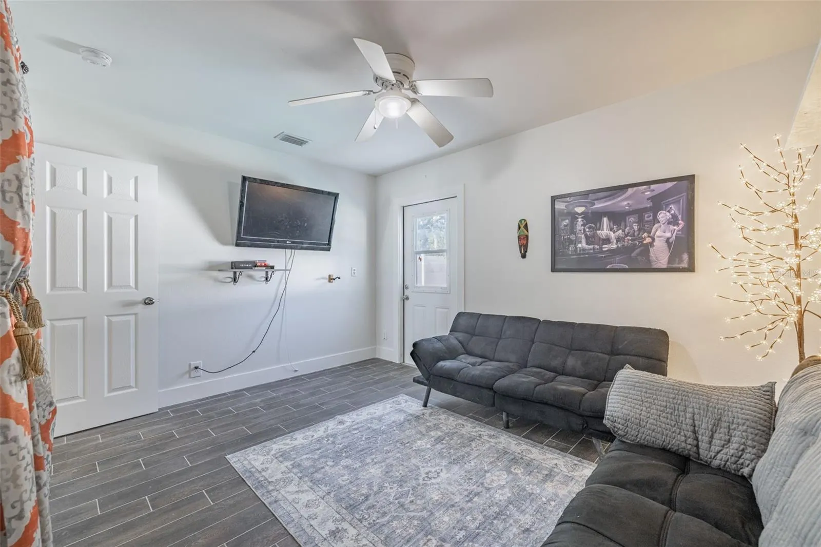 5616 HALIFAX DR