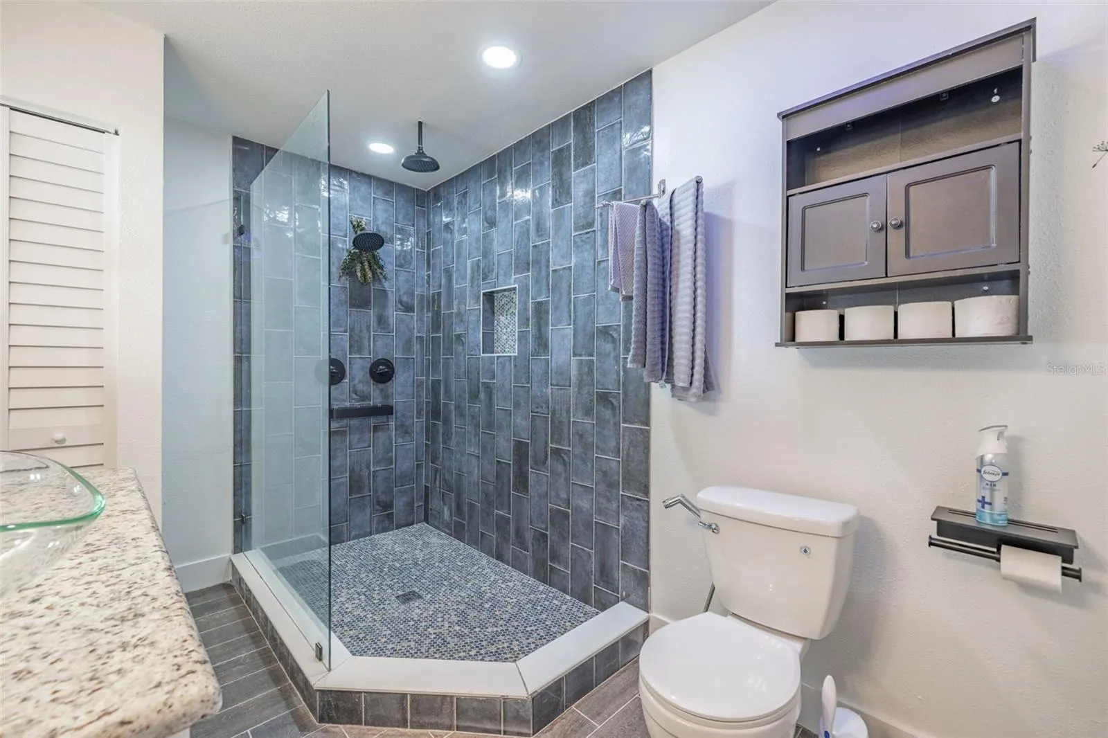 5616 HALIFAX DR