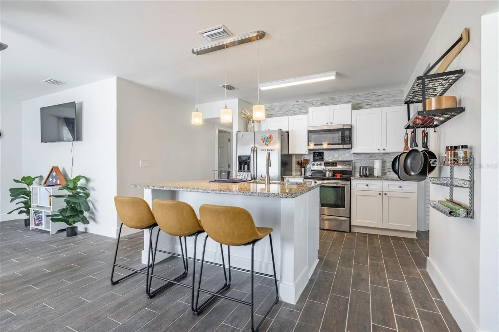 5616 HALIFAX DR