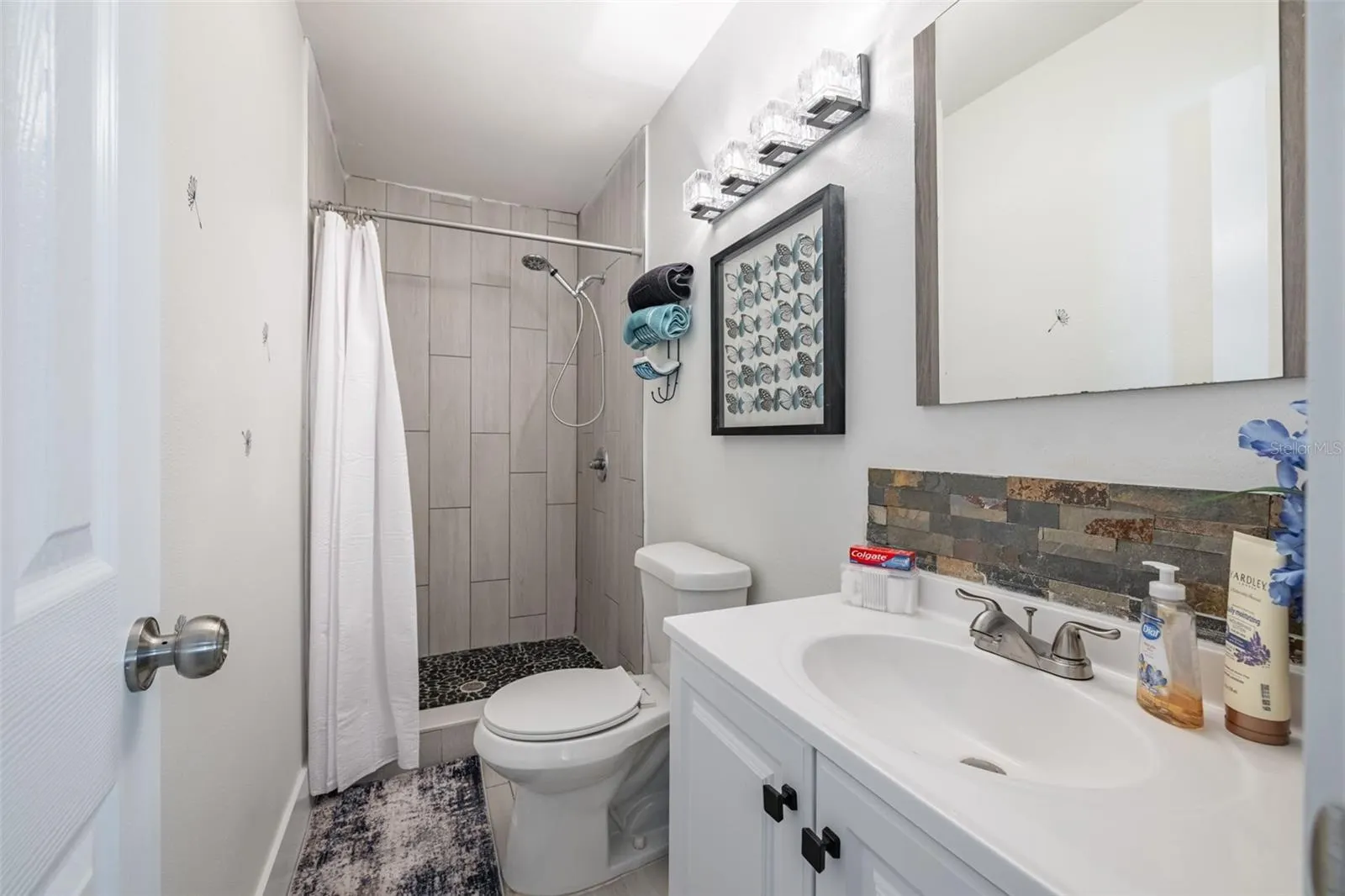 5616 HALIFAX DR