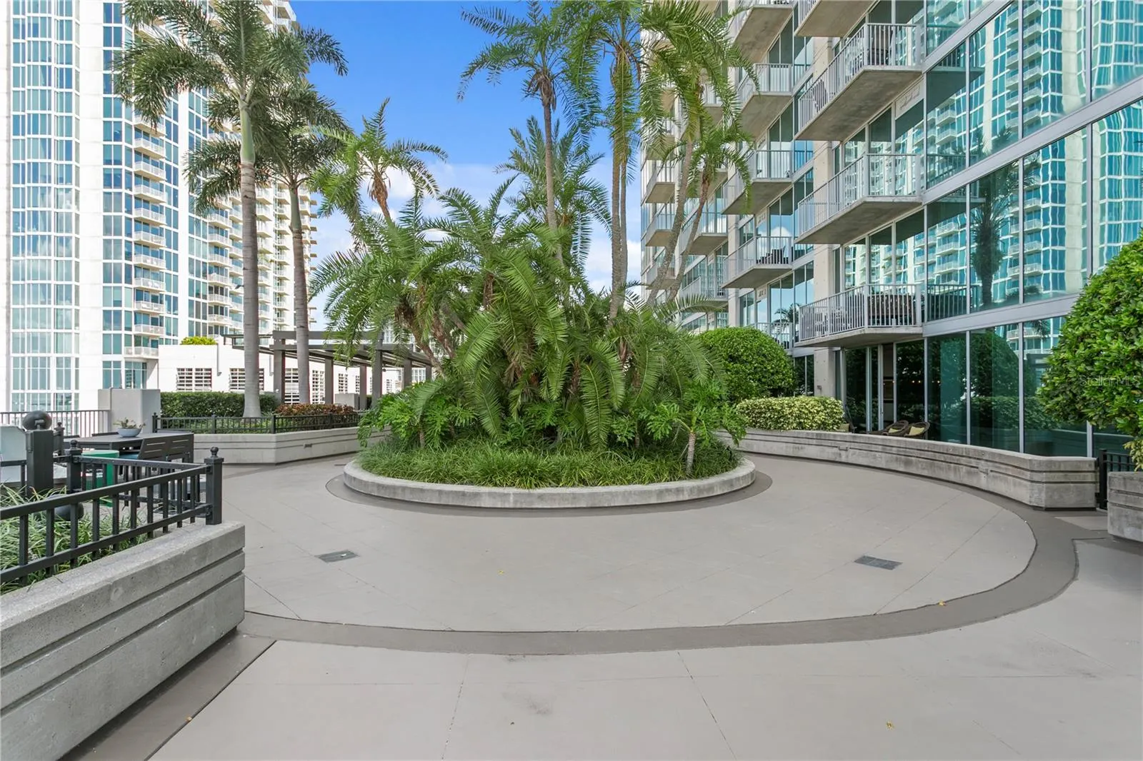 777 N ASHLEY DR #402, #402