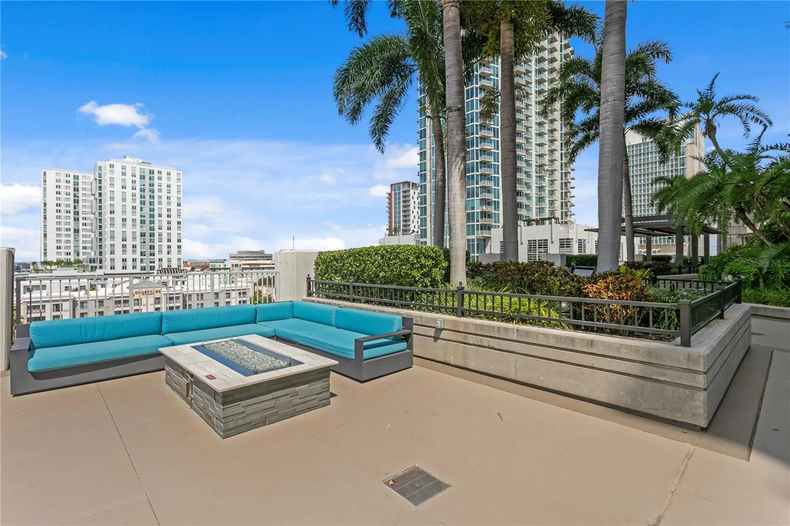 777 N ASHLEY DR #402, #402